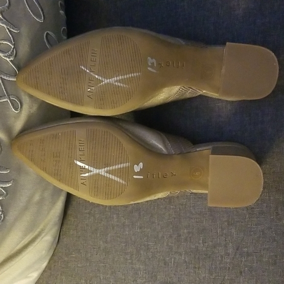 Anne Klein iFlex Mules, Size 6, Gold - Picture 3 of 3